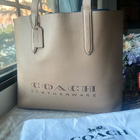 New Coach Leatherware Classic Reversible Large Taupe/Beige Tote w/Dustbag - Picture 11 of 16